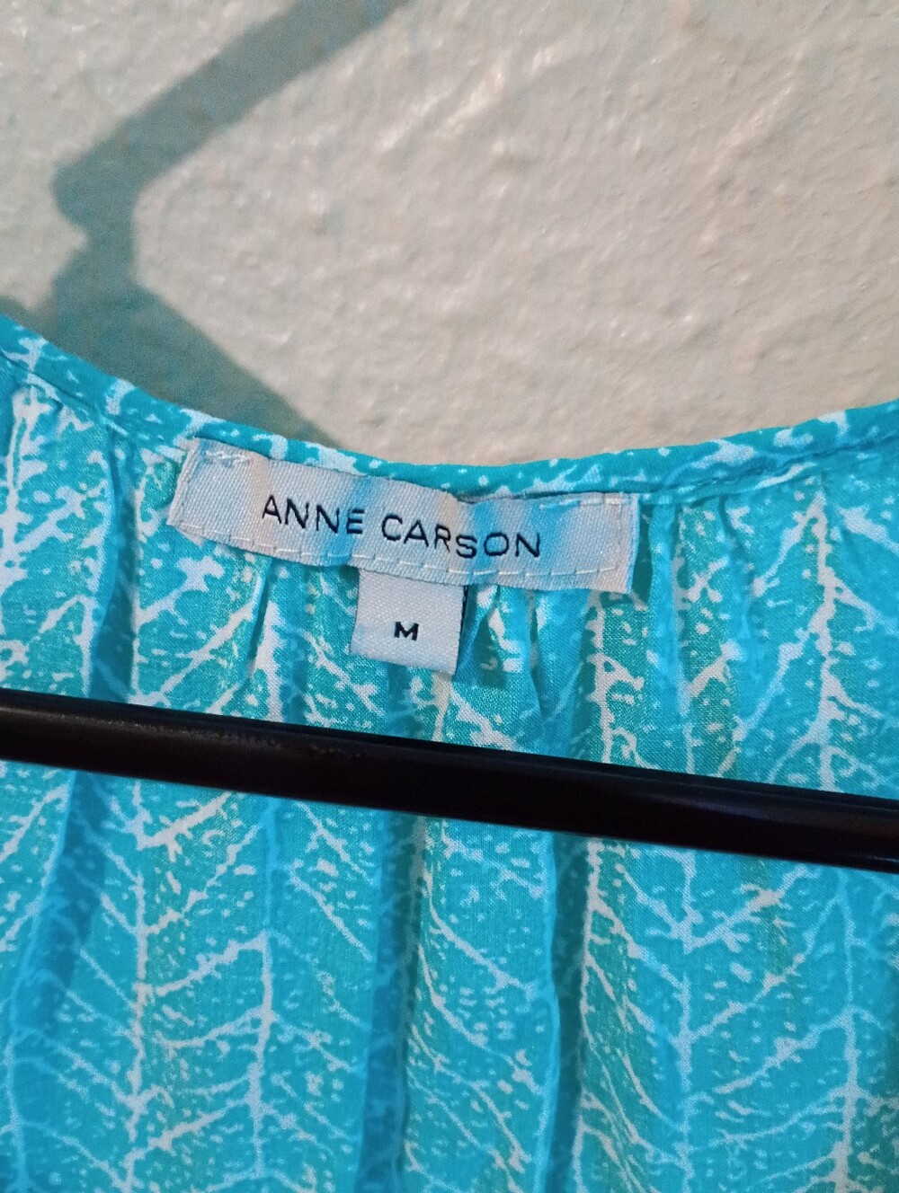 Anne Carson Size Medium Teal V-Neck Button Front Sleeveless Top - Picture 2 of 4